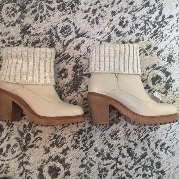 WOMEN"S BOOTS 8M - Picture 1 of 3
